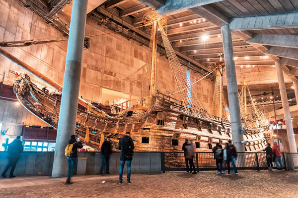 L’impressionnante coque du Vasa à Stockholm qui coula lors de son lancement en 1628. 