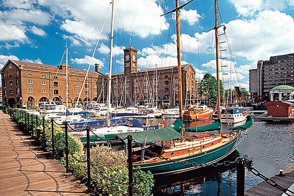 Marina de St Katharine Docks à Londres