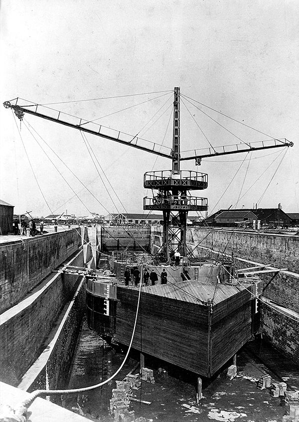 Montage du caisson d'embase pour le phare de Rochebonne