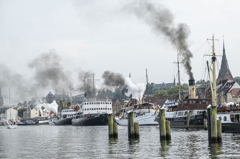 Festival allemand : nuages de vapeur à Flensbourg