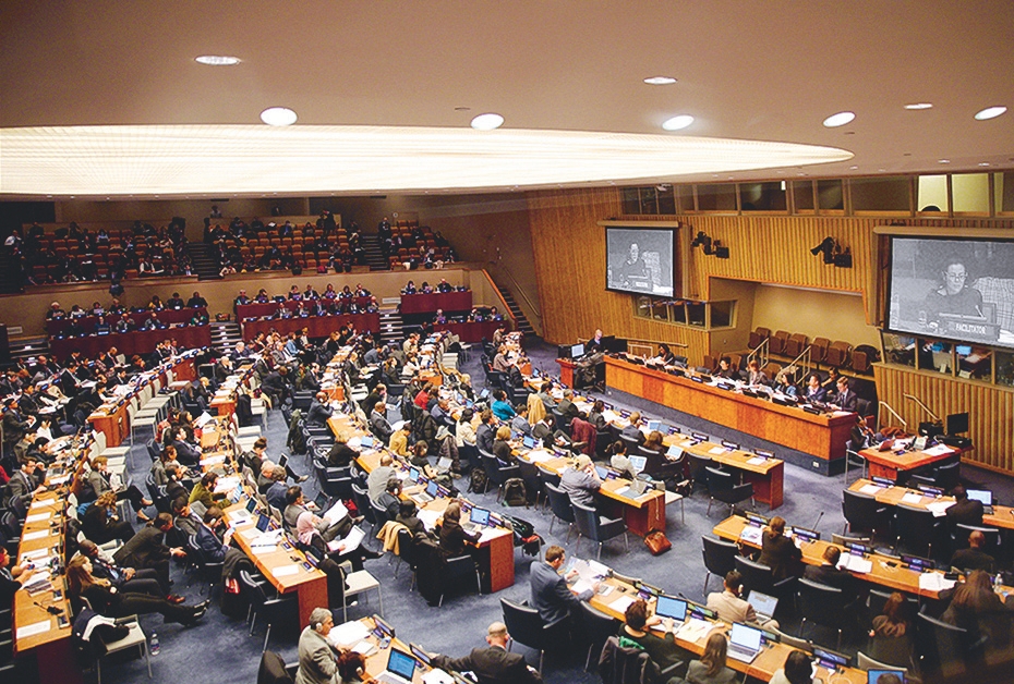 Grande salle / Auditorium remplis, pour la conférence.