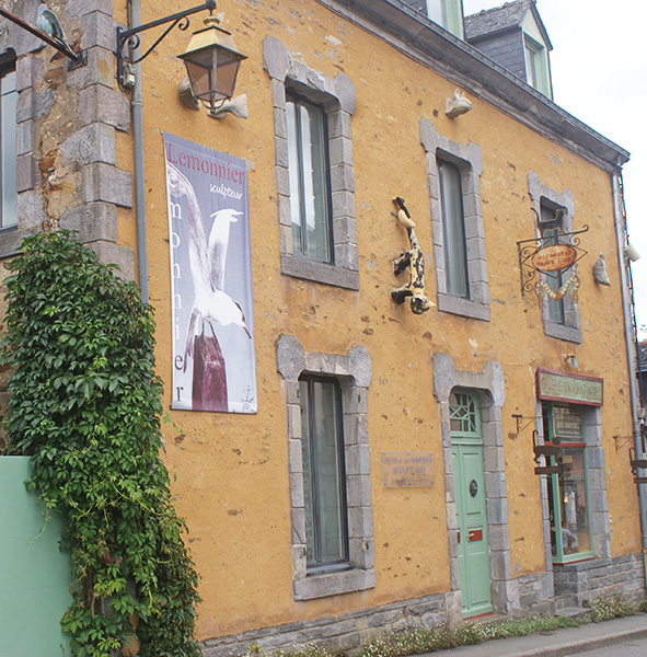 Jean Lemonnier a pignon sur rue dans une grande maison de La Gacilly. ©Nathalie Couilloud