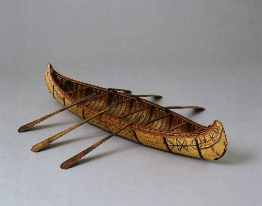 Modèles réduits de canoës nord-américains