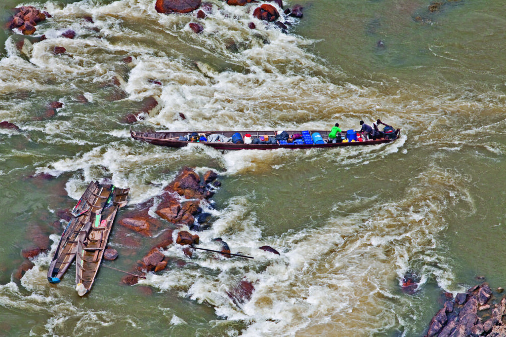 En pirogue sur le fleuve Maroni